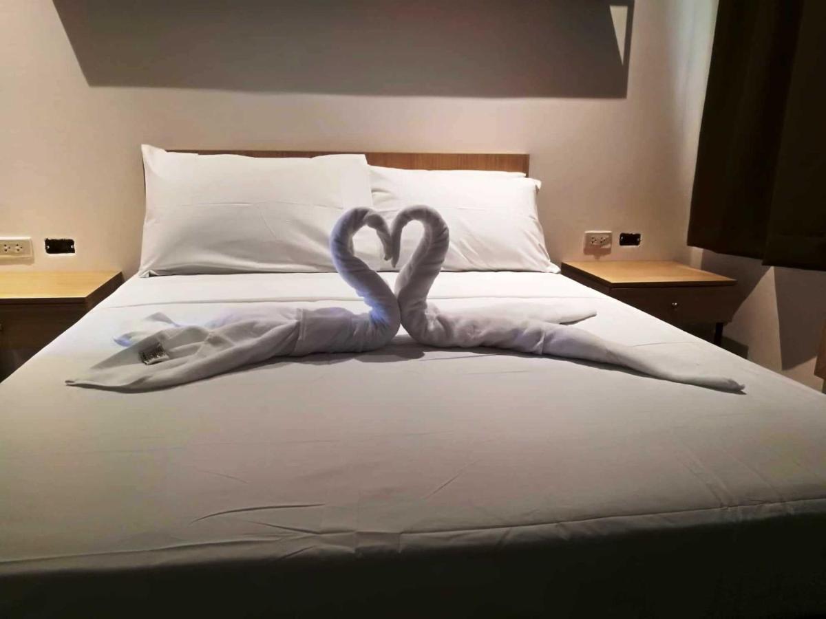 Zen Rooms Hotel Rupert A Baler Buitenkant foto