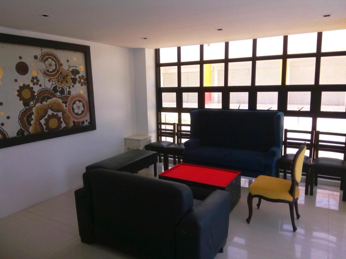 Zen Rooms Hotel Rupert A Baler Buitenkant foto