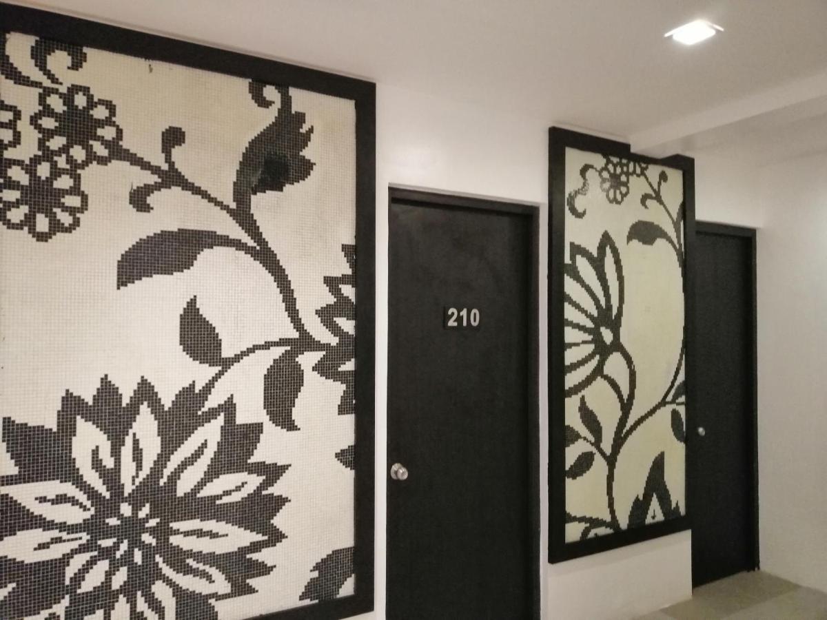 Zen Rooms Hotel Rupert A Baler Buitenkant foto