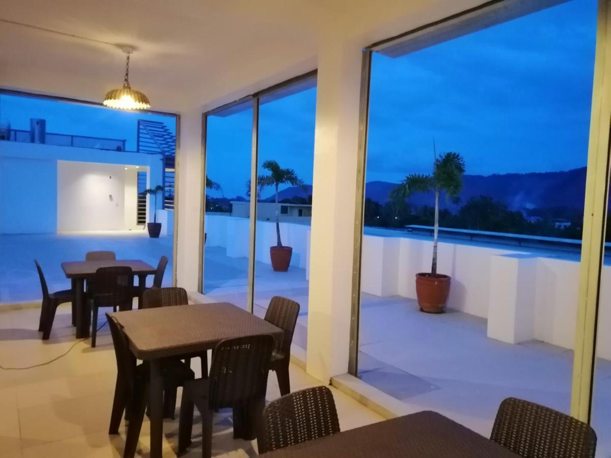 Zen Rooms Hotel Rupert A Baler Buitenkant foto
