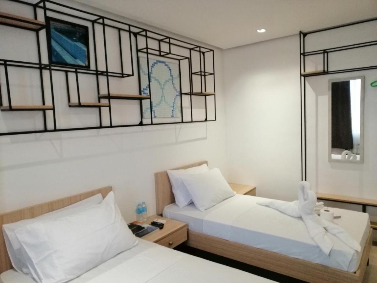 Zen Rooms Hotel Rupert A Baler Buitenkant foto