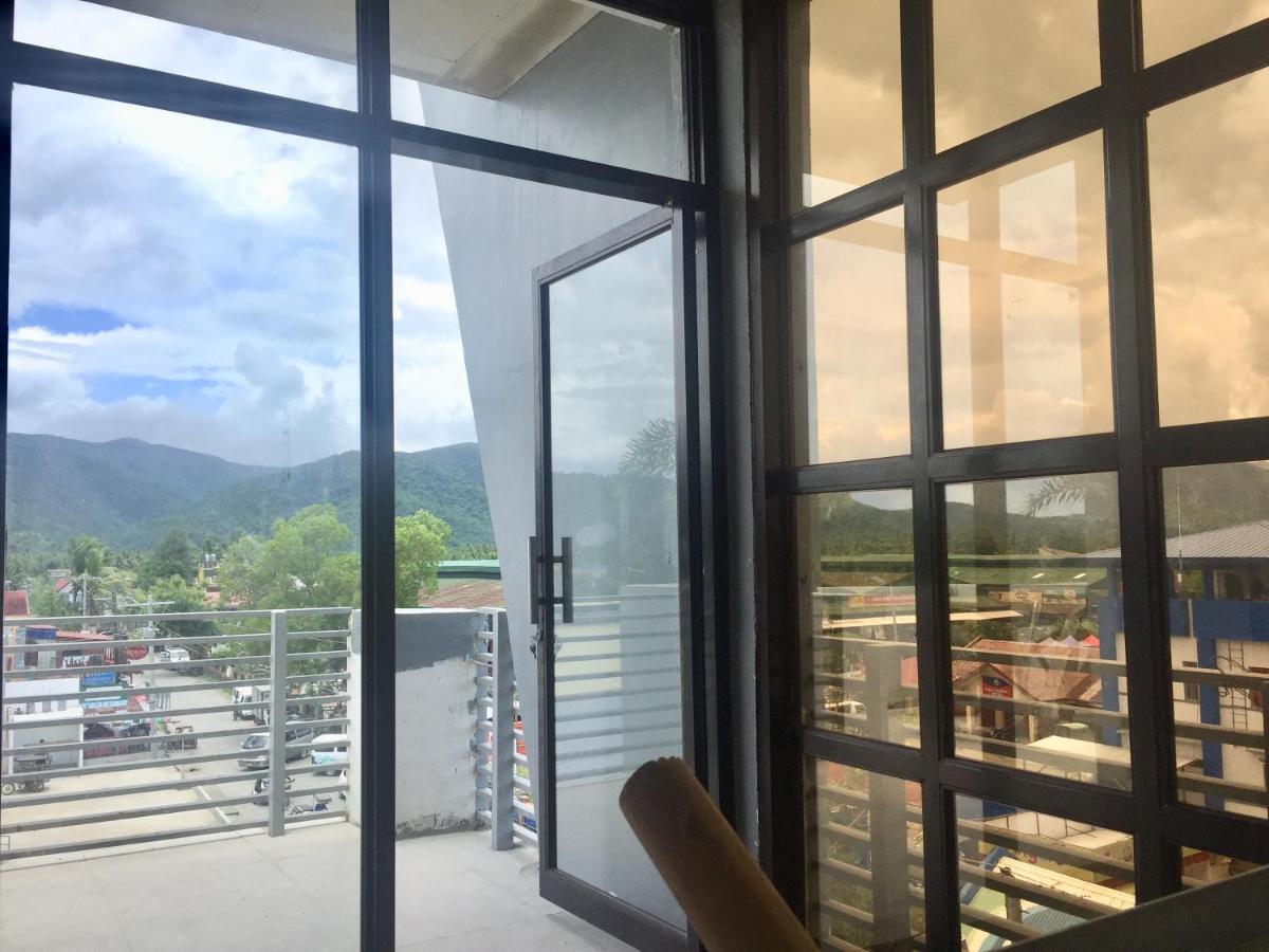 Zen Rooms Hotel Rupert A Baler Buitenkant foto