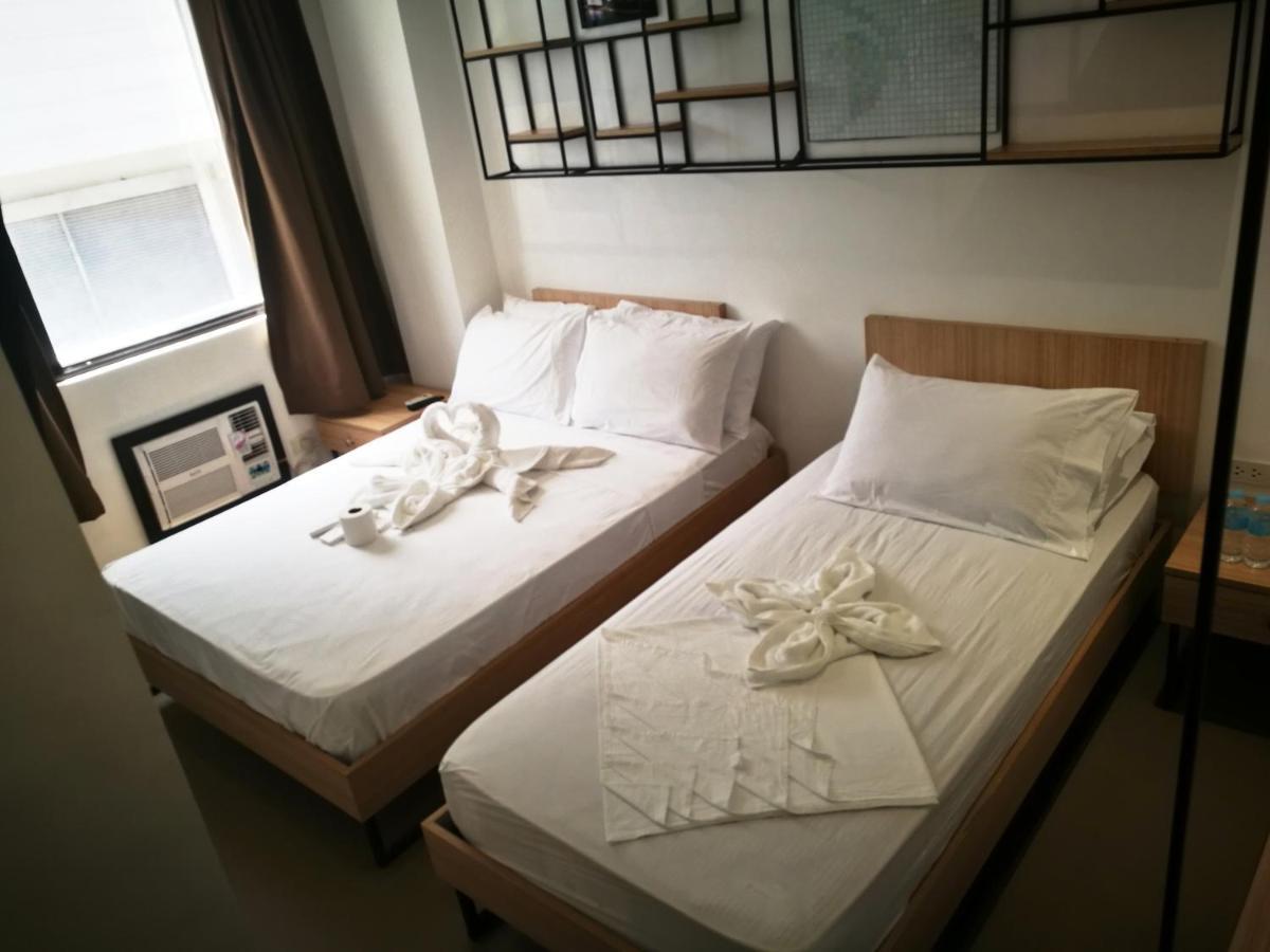 Zen Rooms Hotel Rupert A Baler Buitenkant foto
