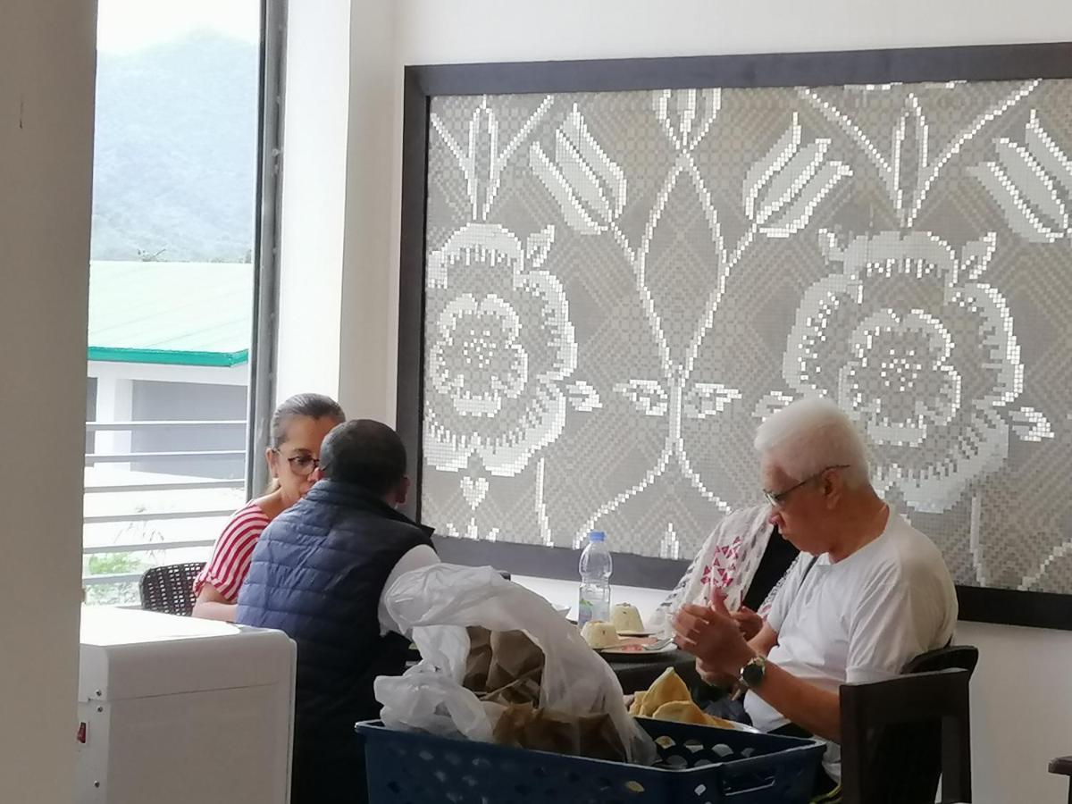 Zen Rooms Hotel Rupert A Baler Buitenkant foto