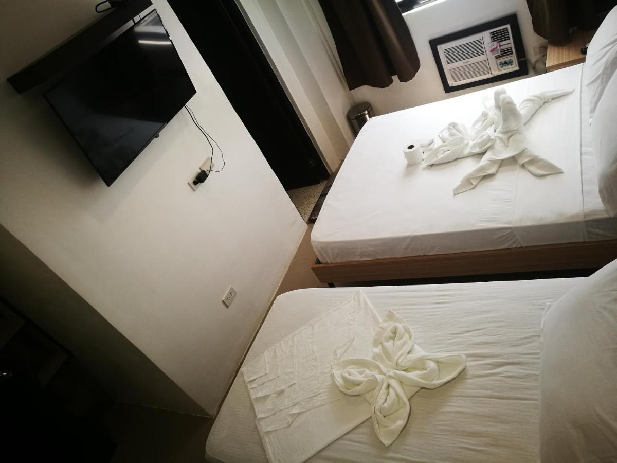 Zen Rooms Hotel Rupert A Baler Buitenkant foto