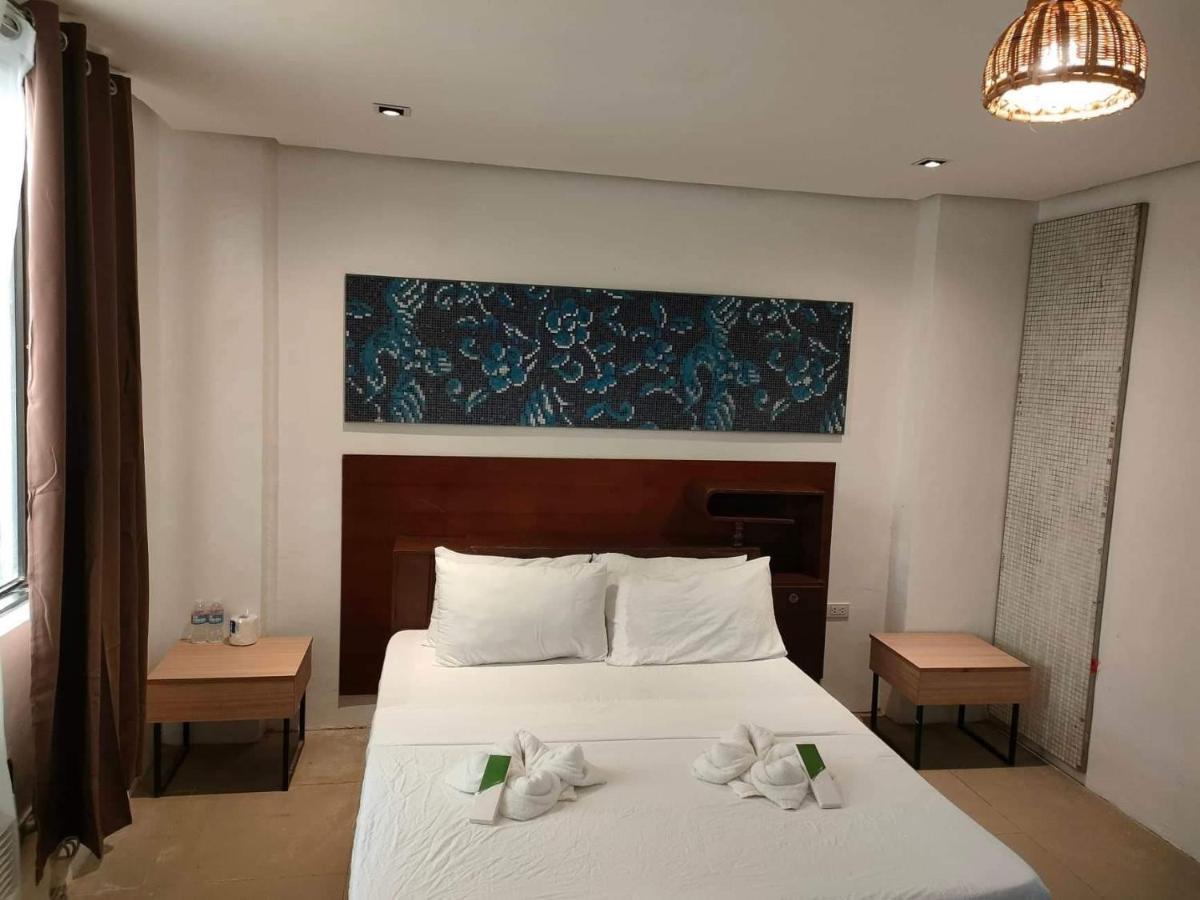 Zen Rooms Hotel Rupert A Baler Buitenkant foto