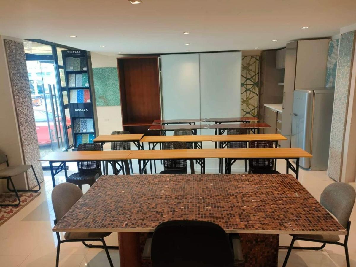 Zen Rooms Hotel Rupert A Baler Buitenkant foto