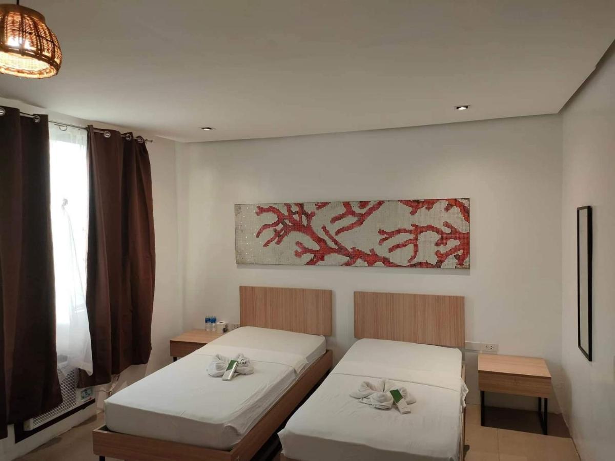 Zen Rooms Hotel Rupert A Baler Buitenkant foto