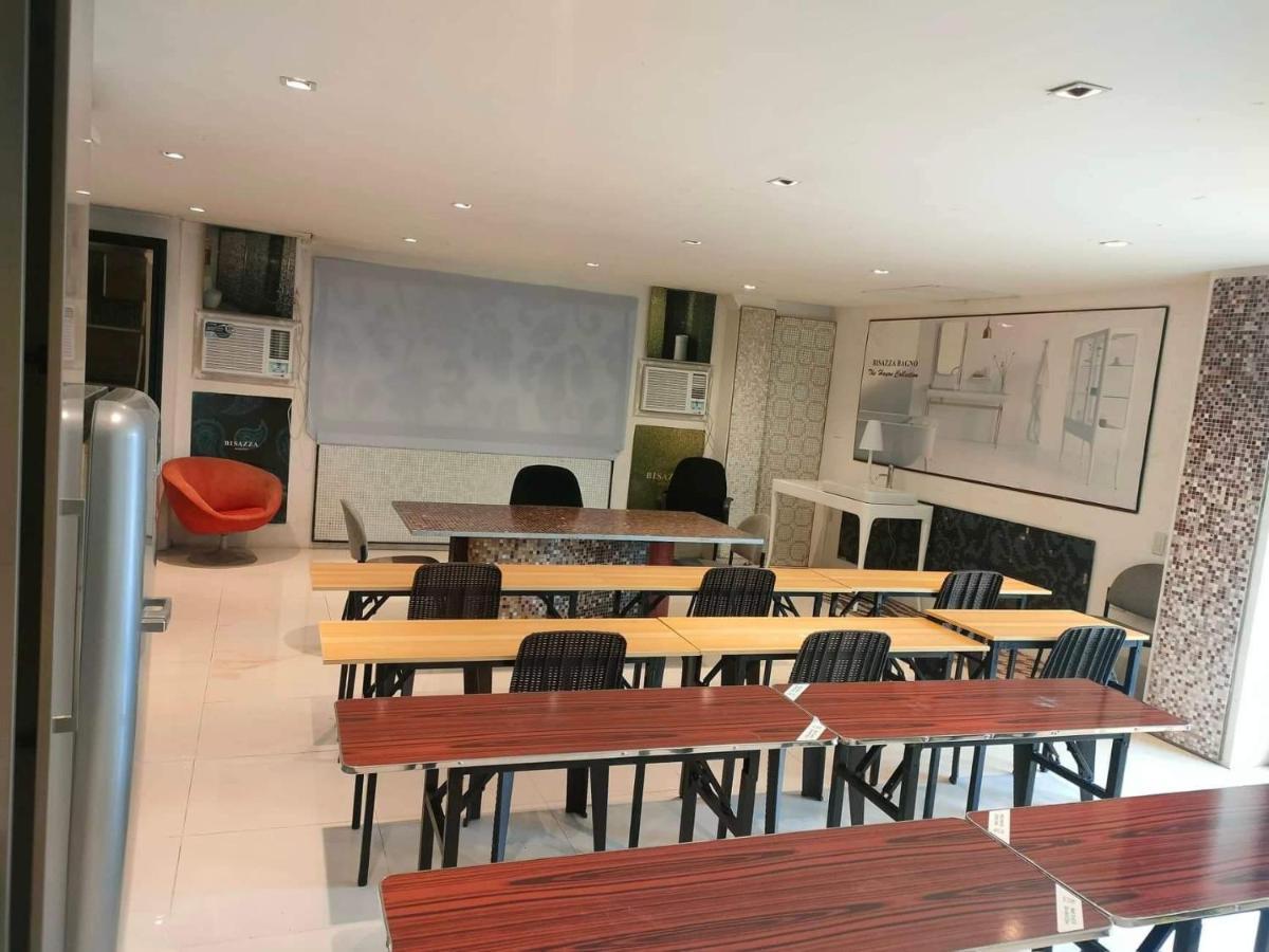 Zen Rooms Hotel Rupert A Baler Buitenkant foto